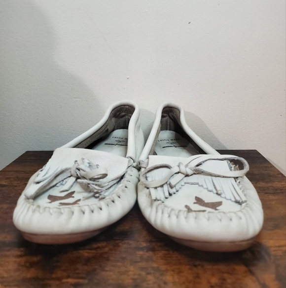 Minnetonka × Lottie Moss Embroidered Dove Moccasins Womens Size 9.5 - Picture 6 of 11